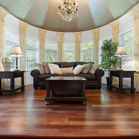 French Chateau W/Swim Spa & Theatre: 11,700 Sqft YYC Екстериор снимка