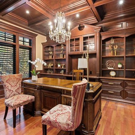French Chateau W/Swim Spa & Theatre: 11,700 Sqft YYC Екстериор снимка