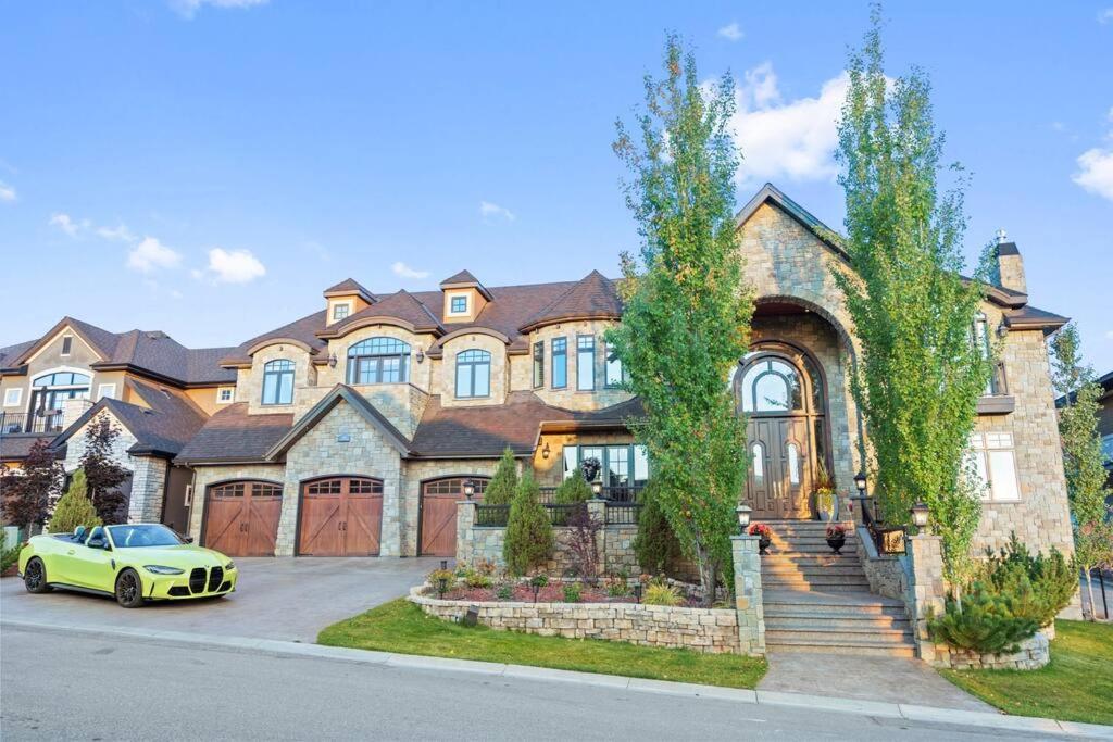 French Chateau W/Swim Spa & Theatre: 11,700 Sqft YYC Екстериор снимка