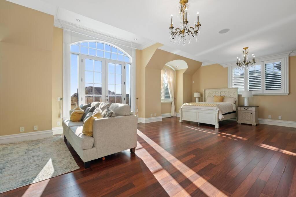 French Chateau W/Swim Spa & Theatre: 11,700 Sqft YYC Екстериор снимка