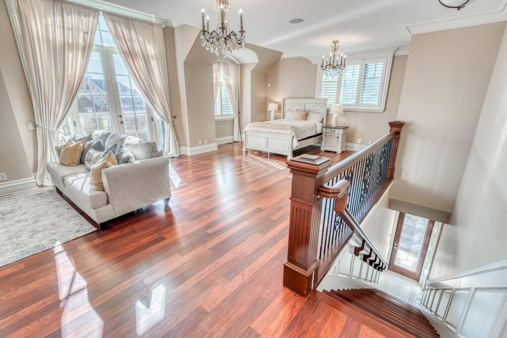 French Chateau W/Swim Spa & Theatre: 11,700 Sqft YYC Екстериор снимка