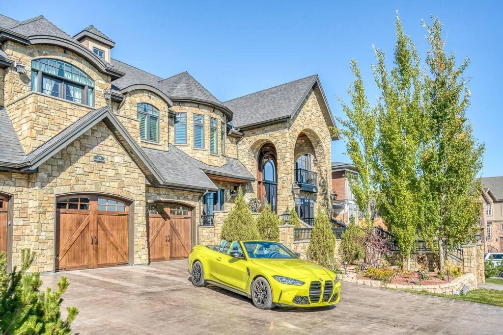 French Chateau W/Swim Spa & Theatre: 11,700 Sqft YYC Екстериор снимка