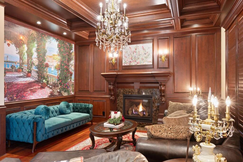 French Chateau W/Swim Spa & Theatre: 11,700 Sqft YYC Екстериор снимка